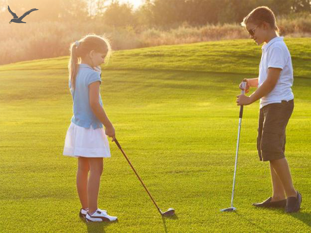 La elección correcta de clubes de golf para niños